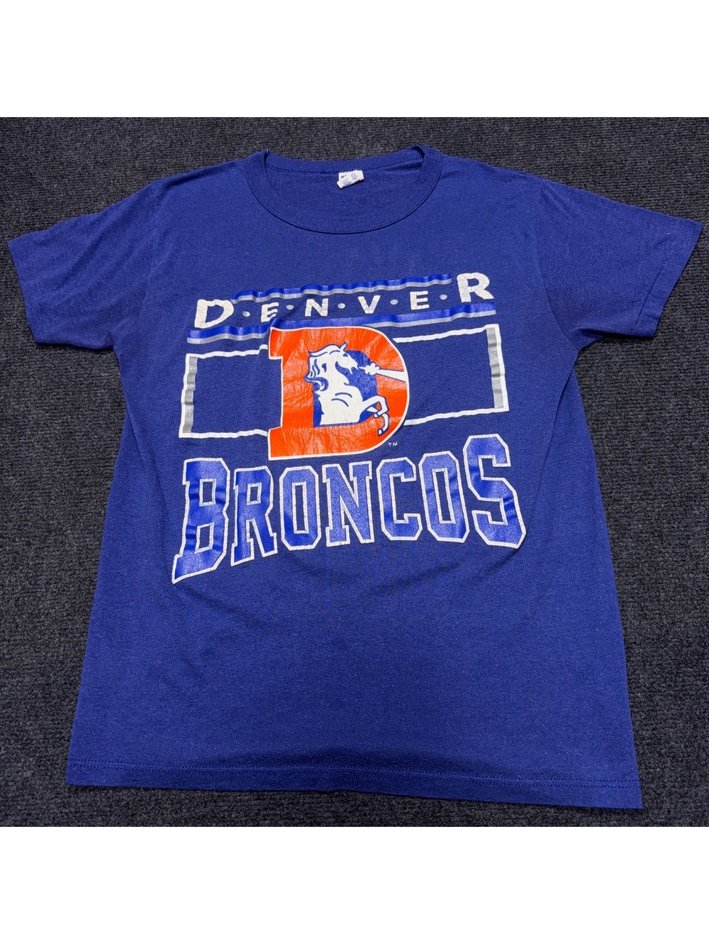 Champion Vintage Denver Broncos Men's Medium Blue Graphic T-Shirt
